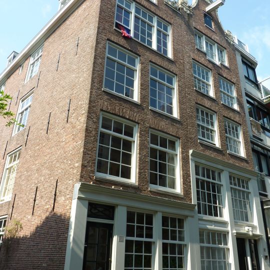 Hoekhuis met halsgevel