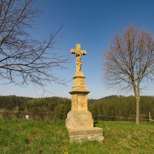 Kříž východně od Pivonína u silnice