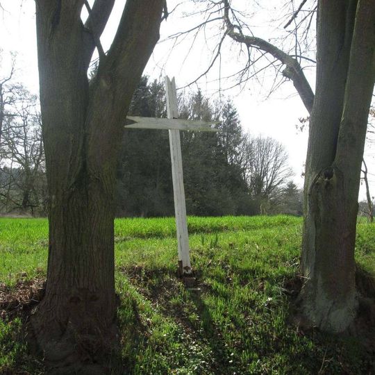 Kříž západně od Nezvěstic