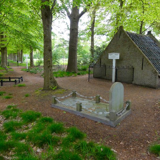 Huis Morren park and graveyard