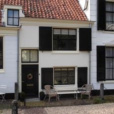 Pand van monumentale waarde, onderdeel vormend van een waardevolle vechtwand