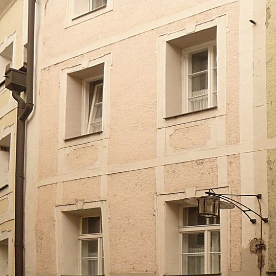 Wohn- und Geschäftshaus