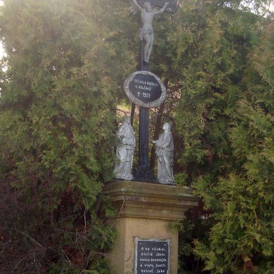 Kříž v Tetčících v Hybešově ulici