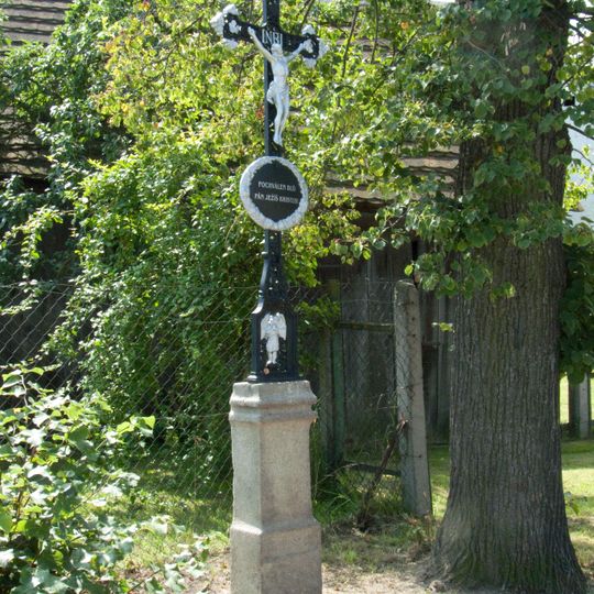 Kříž v jižní části Čakova