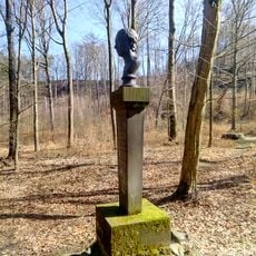 12 monuments and three bridges over the Röder (part north of the Röder, Seifersdorf district) (in the Seifersdorf valley)