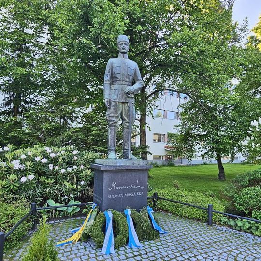 Mannerheim statue