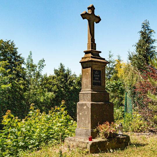 Pamětní kříž v Luži