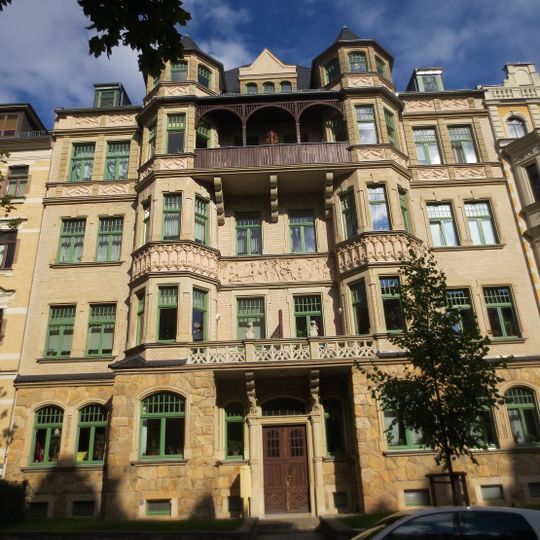 Mietshaus in geschlossener Bebauung mit Vorgarten Andréstraße 8