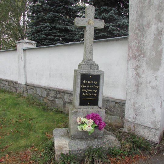 Kříž u hřbitova v Popelíně