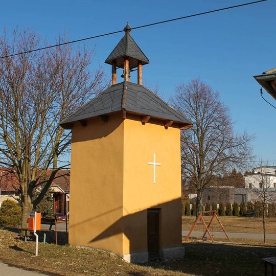 Zvonice v Klužínku na návsi