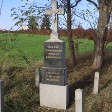 Kříž u cesty k JZD ve Vladislavi