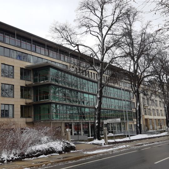 Verwaltungs- und Gerichtsgebäude Zwickauer Straße 56