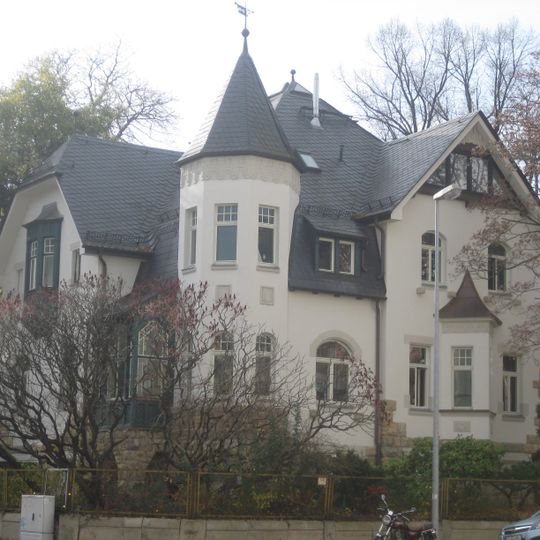 Villa mit Garten Bernhardstraße 98