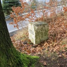 Pamětní kámen u Drážďanské ulice v Jalůvčí