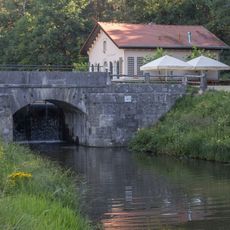 Bogenbrücke der Schleuse 30