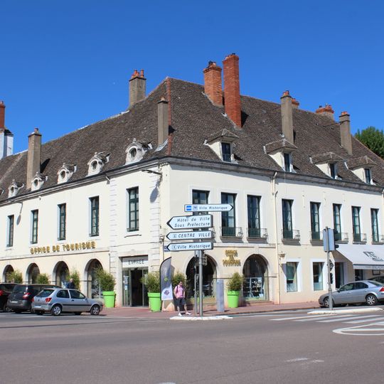 Maison, 30 quai des Messageries, 2 place du Port-Villiers