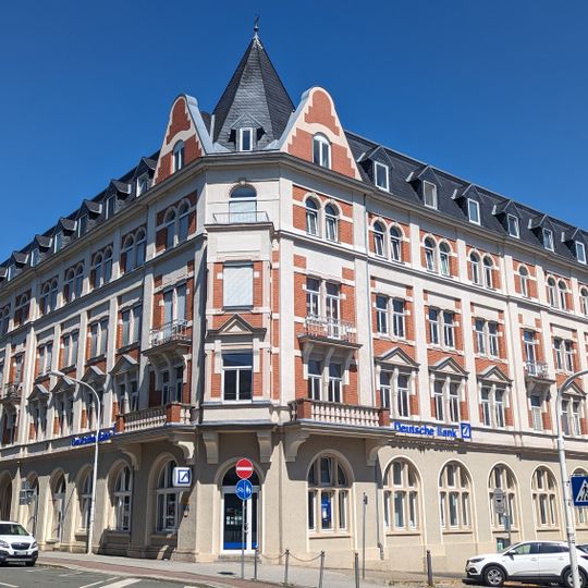 Mietshaus in Ecklage Alexander-Puschkin-Platz 10a; 11