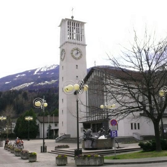 Kath. Pfarrkirche Mariä Unbefleckte Empfängnis und Pfarrzentrum