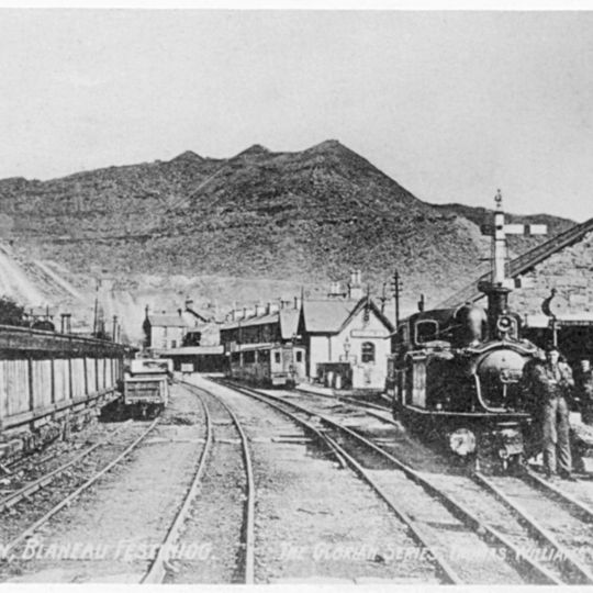 Duffws railway station