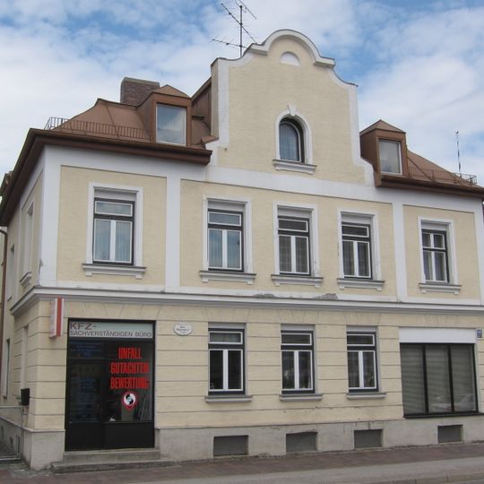 Wohn- und Geschäftshaus