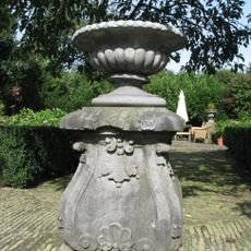 Zuylestein: zinken vaas