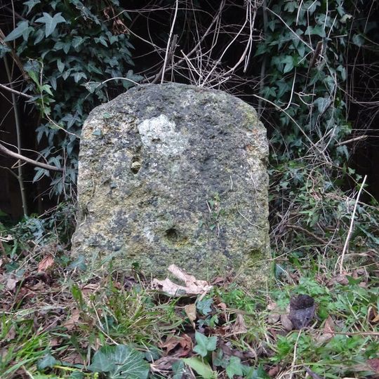 Milestone, N of Southam
