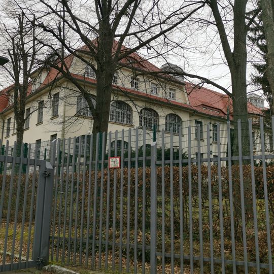 Building A5: Clinic building in the style of reform architecture Hufelandstraße 15