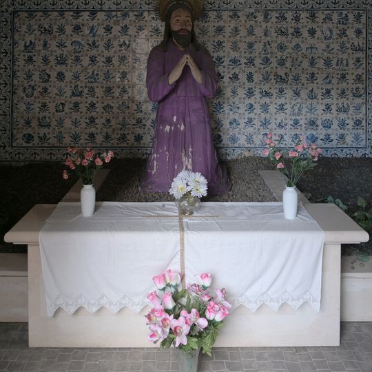 Passos da Via Sacra na Calçada de Santa Isabel