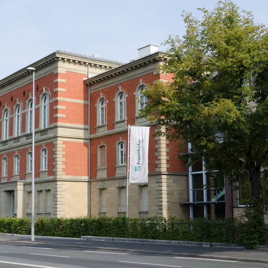 Ehemaliges Offizierskasino, jetzt Fraunhofer-Institut für Silicatforschung