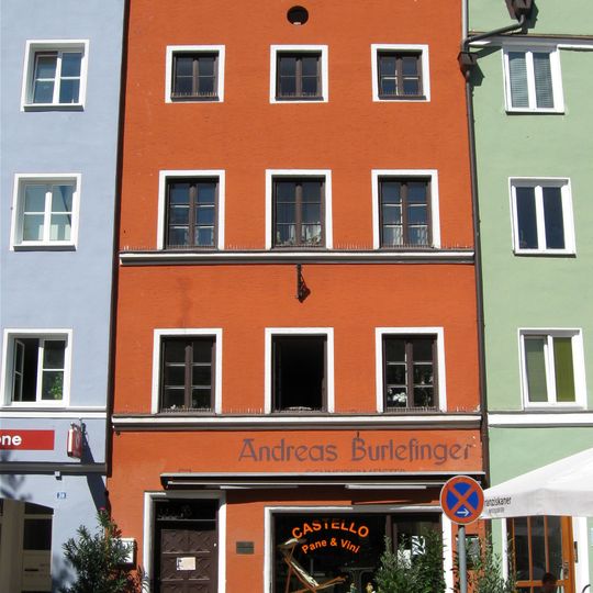 Wohn- und Geschäftshaus