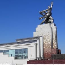 Operário e Mulher Kolkosiana