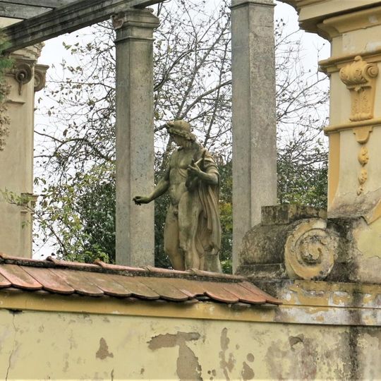 Socha Orfea v zámecké zahradě ve Vidimi