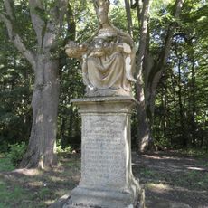 Sousoší Piety pod zámkem Zelená Hora - socha Panny Marie Bolestné