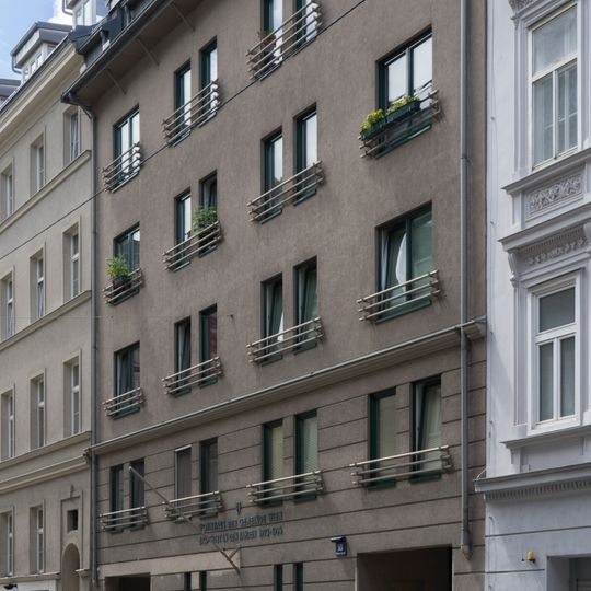 Wohnhausanlage Mommsengasse 18