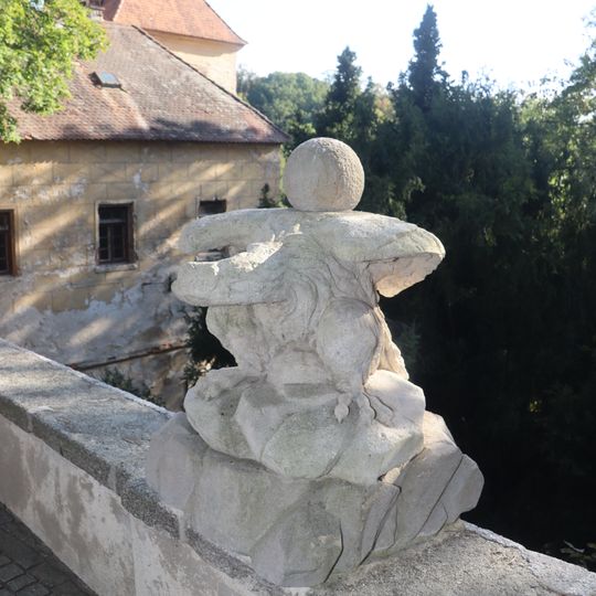 Socha orla na mostě zámku v Náměšti nad Oslavou