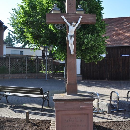 Sandstein mit gefasstem Gusseisen-Corpus