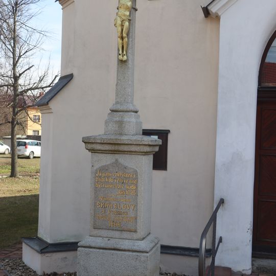 Kříž u kaple svaté Rodiny v Odunci