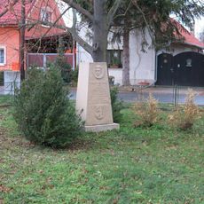 Pomník Ladislava Uhra v Mlékojedech u Neratovic