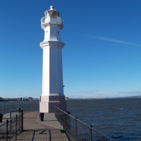 Edinburgh, Newhaven Harbour, Western Lighthouse