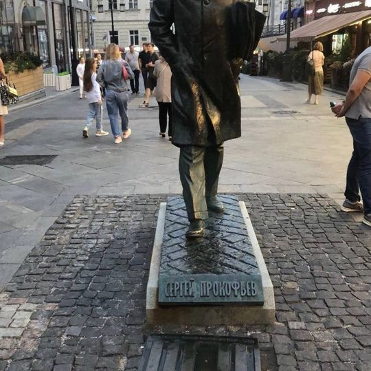 Памятник Сергею Прокофьеву в Камергерском переулке