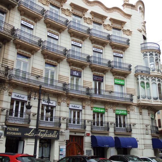 Casas Chapa, edificio de Plaza Cánovas del Castillo 1