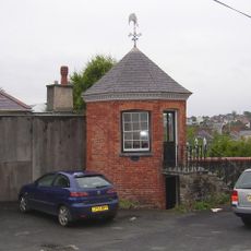 Gazebo to NE of No. 33 Hill Lane