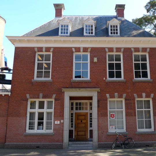 Directeurswoning en chauffeurswoning behorende bij het kantoorgebouw Coöperatieve Centrale Boerenleenbank