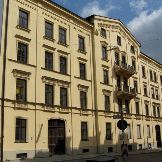 Stattliches Doppelhaus