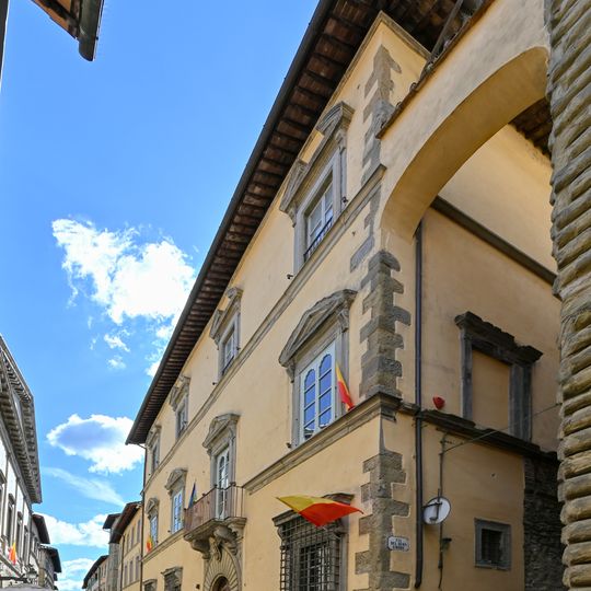 Palazzo Ducci Del Rosso