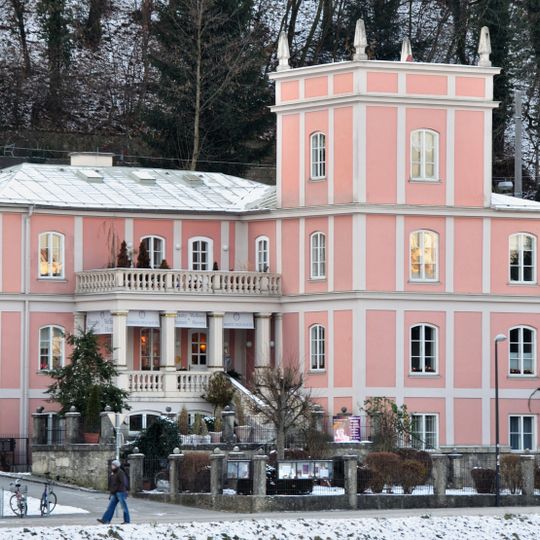 Villa mit Schifferkreuz