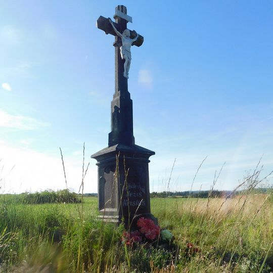 Kříž u silnice na Pocoucov na severním okraji Třebíče