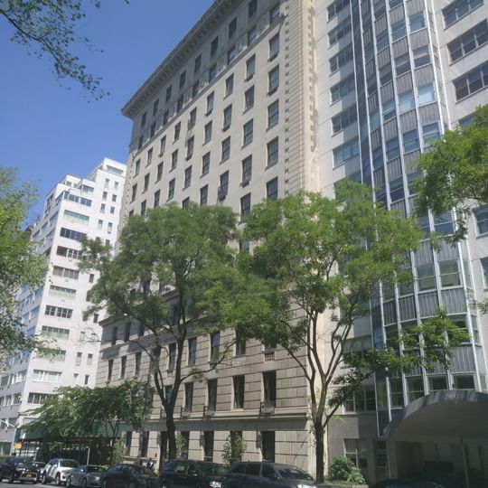 907 Fifth Avenue