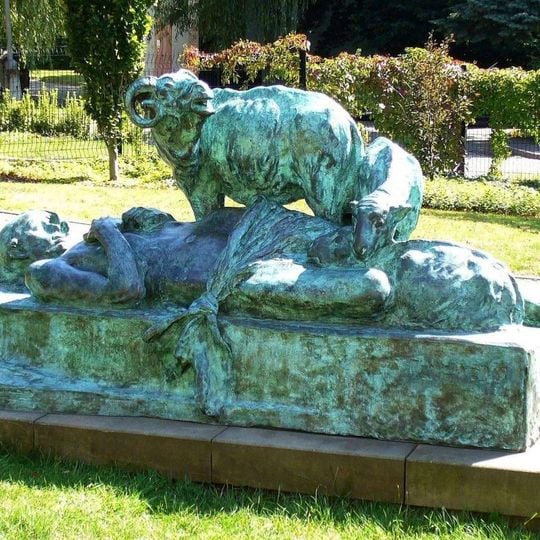 Socha Mrtvý Abel v zahradě u Městského muzea v Ústí nad Orlicí