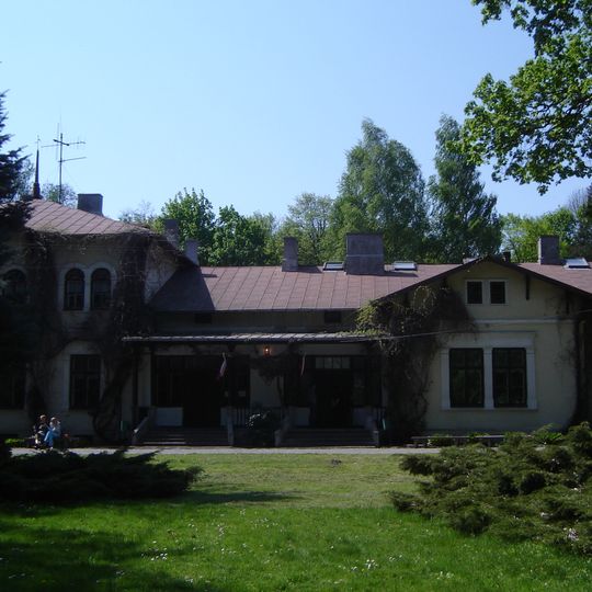 Zespół dworski i folwarczny, Marii Konopnickiej 1 w Milanowie